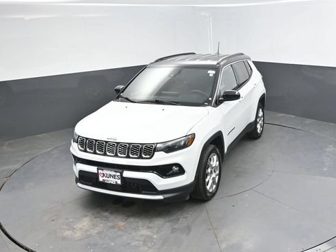 Used 2025 Jeep Compass Limited AWD/4WD image 28