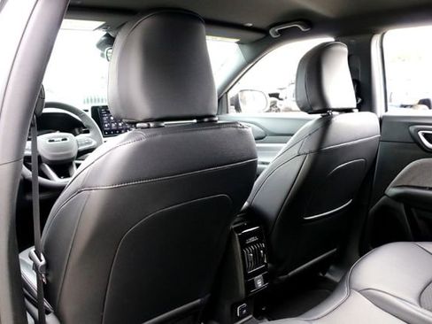 New 2026 Jeep Compass Latitude image 17