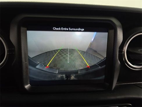 Used 2019 Jeep Wrangler Unlimited Sahara image 16