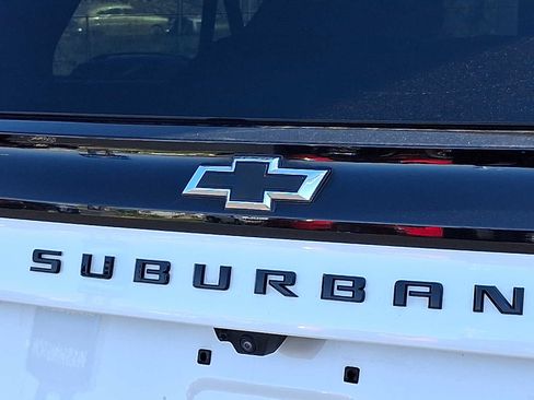 Used 2025 Chevrolet Suburban Z71 AWD/4WD image 30