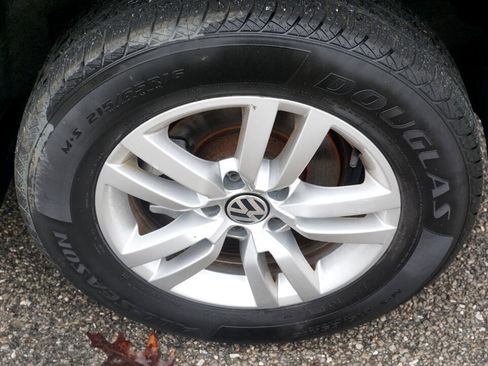 Used 2016 Volkswagen Tiguan S image 38