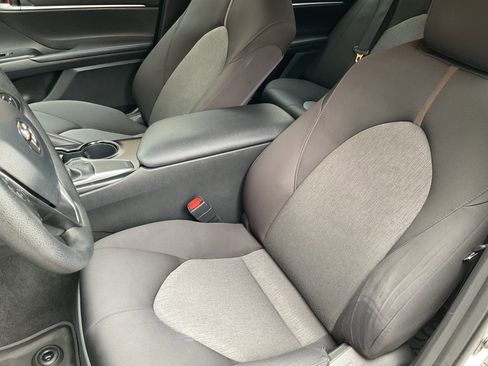 Used 2018 Toyota Camry LE FWD image 29