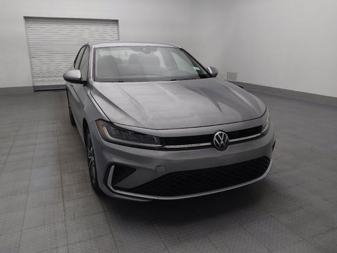Used 2025 Volkswagen Jetta SE FWD image 13