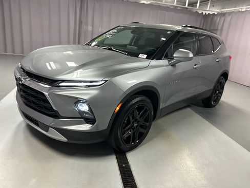 Used 2024 Chevrolet Blazer LT w/ Convenience Package FWD image 3