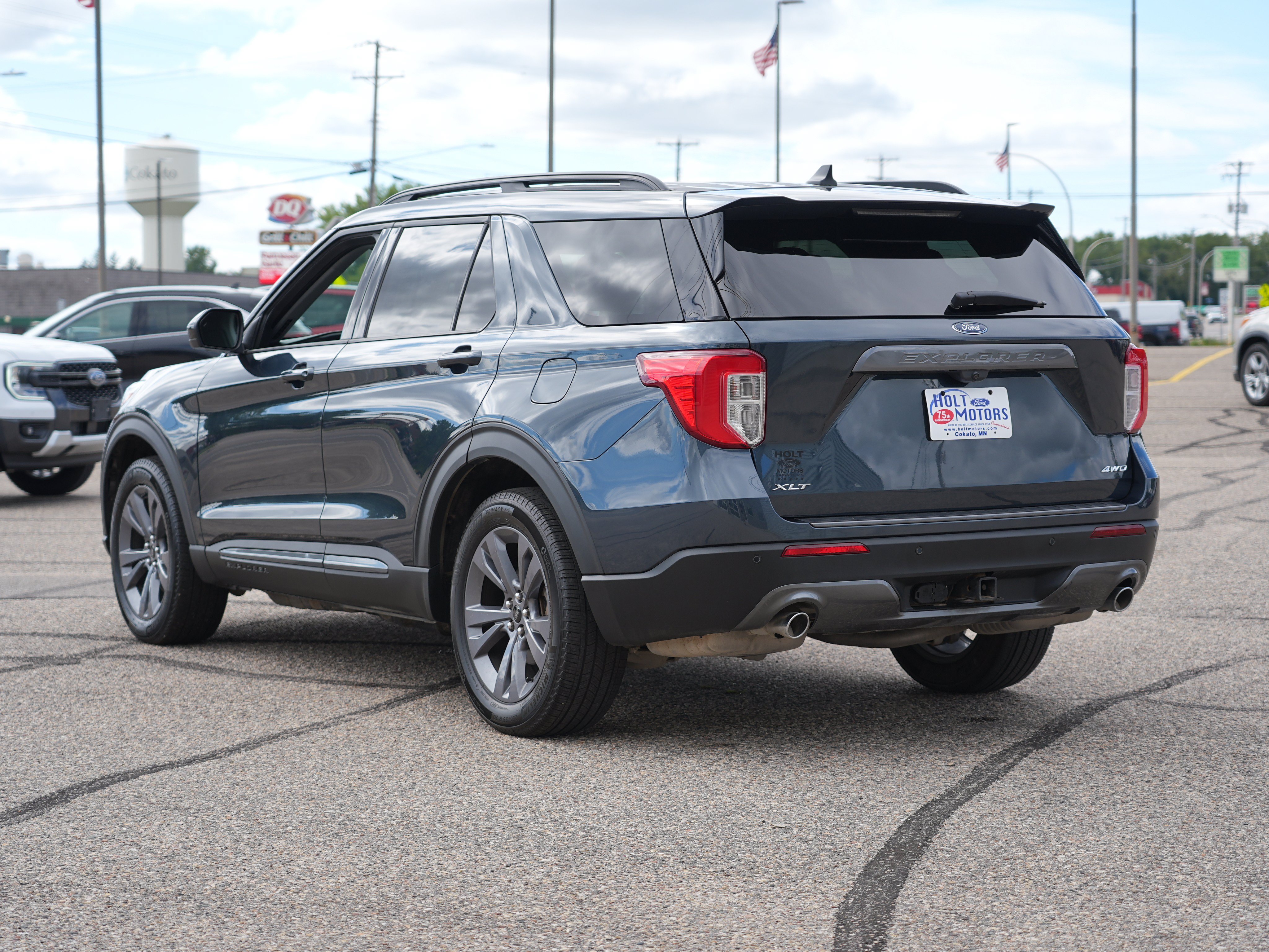 Used 2024 Ford Explorer XLT w/ Equipment Group 202A AWD/4WD image 6