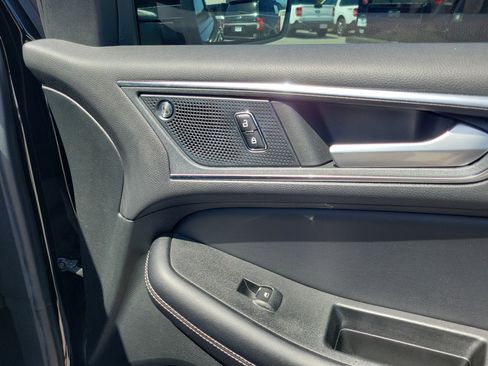 Used 2022 Ford Edge ST image 28