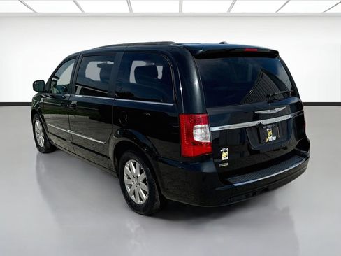 Used 2015 Chrysler Town & Country Touring FWD image 7