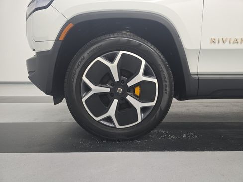 Used 2024 Rivian R1S Adventure AWD/4WD image 9