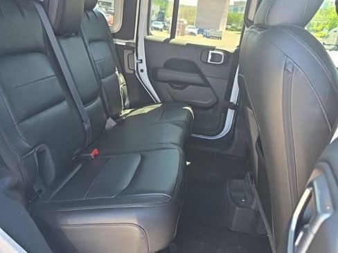 Used 2022 Jeep Wrangler Unlimited Sahara AWD/4WD image 13