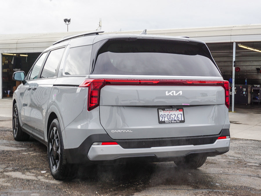 Certified 2025 Kia Carnival EX FWD image 5
