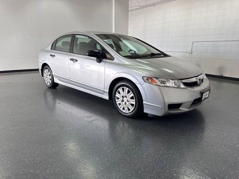 Used 2010 Honda Civic DX-VP image 2