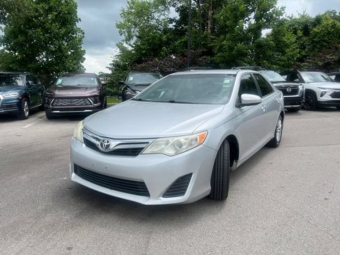 Used 2012 Toyota Camry LE FWD image 3