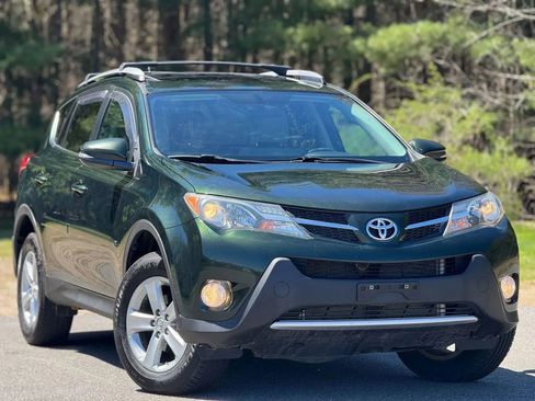 Used 2013 Toyota RAV4 XLE AWD/4WD image 2