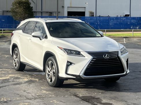 Used 2019 Lexus RX 350L Luxury w/ Accessory Package FWD image 3