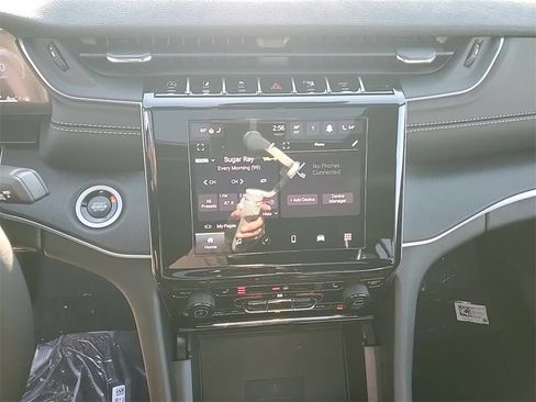 New 2025 Jeep Grand Cherokee Altitude image 17