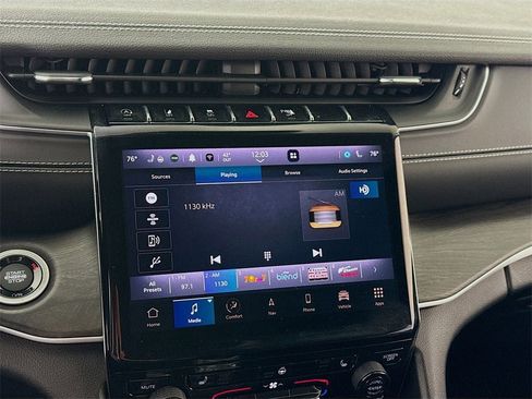 Used 2024 Jeep Grand Cherokee Limited image 9