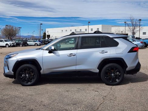 Used 2022 Toyota RAV4 SE w/ Convenience Package image 2