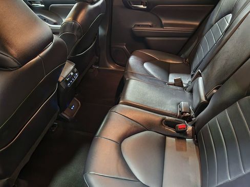 Used 2022 Toyota Highlander XLE image 53