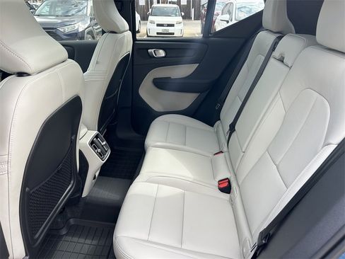Used 2025 Volvo XC40 B5 Ultra w/ Protection Package image 13