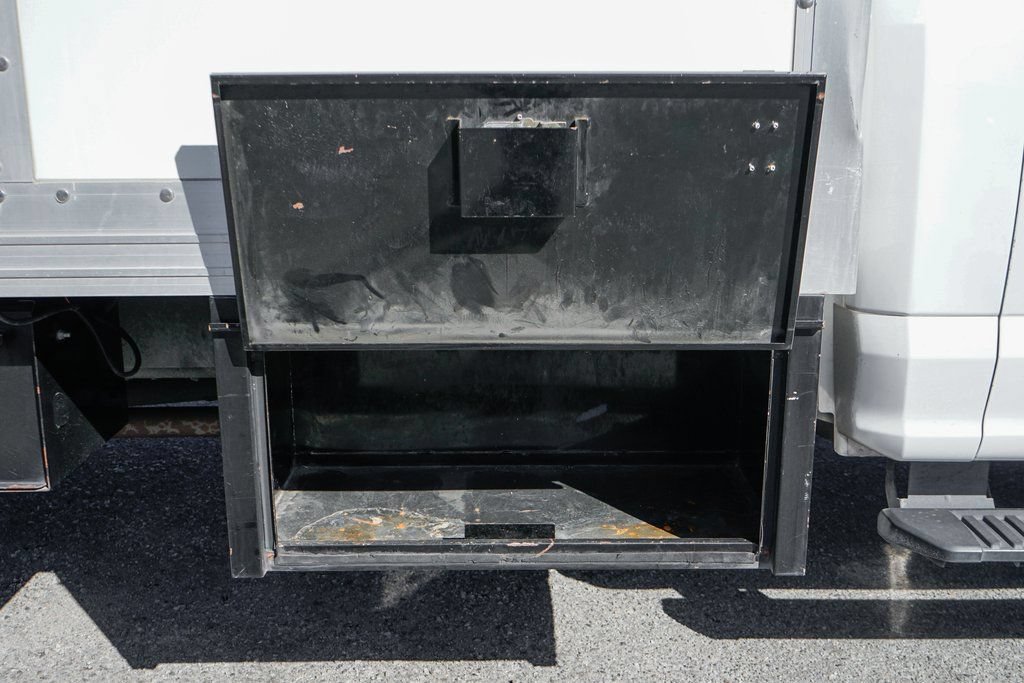 Used 2017 Ford F550 2WD Regular Cab Super Duty image 18