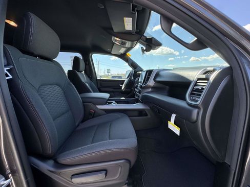 New 2026 RAM 1500 Express AWD/4WD image 18