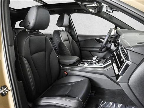 Certified 2025 Audi Q7 2.0T Premium Plus image 23