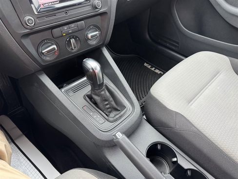 Used 2017 Volkswagen Jetta S image 16