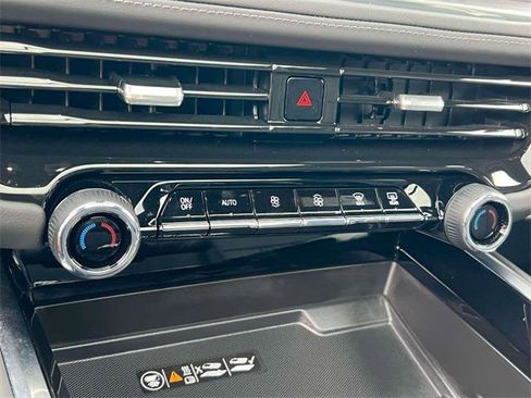 Used 2025 Chevrolet Suburban LT w/ Comfort Package image 27