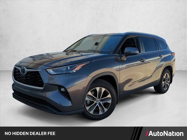 Used 2023 Toyota Highlander XLE FWD image 1