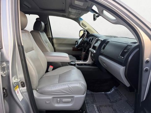 Used 2013 Toyota Sequoia Platinum image 30