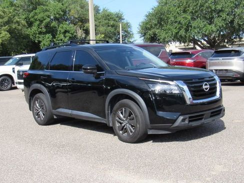 Used 2024 Nissan Pathfinder SV w/ SV Premium Package FWD image 1