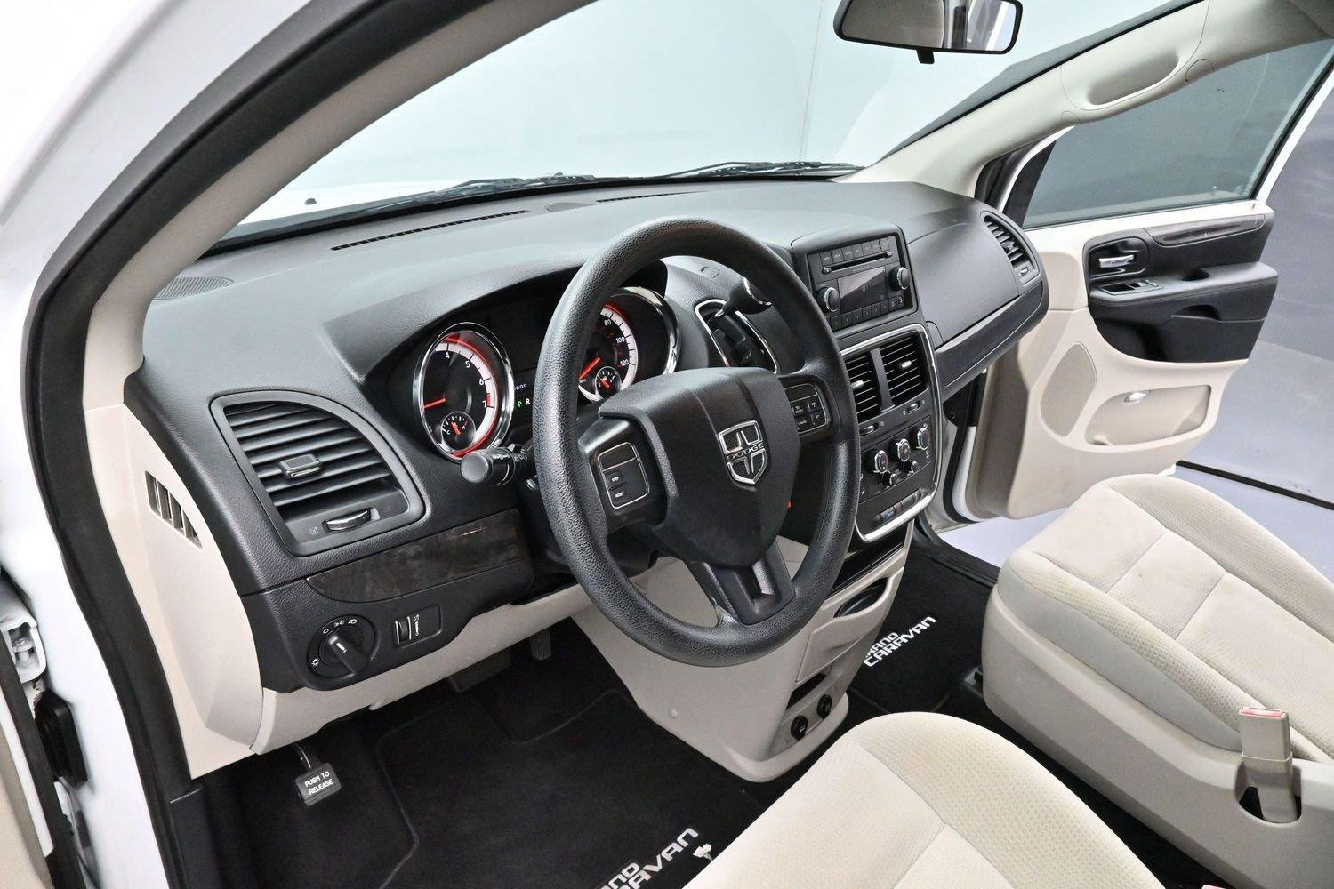Used 2017 Dodge Grand Caravan SE FWD image 12