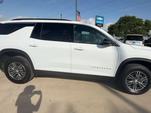 Certified 2026 Chevrolet Traverse LT AWD/4WD image 9