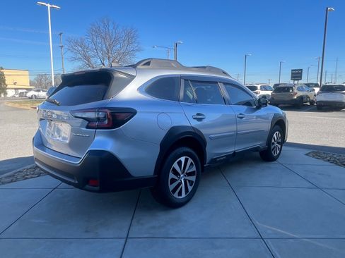Certified 2025 Subaru Outback image 5