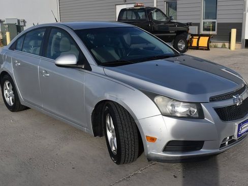 Used 2013 Chevrolet Cruze LT image 3