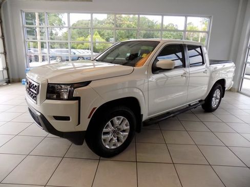 Used 2022 Nissan Frontier SV w/ Technology Package RWD image 3