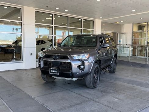 Certified 2021 Toyota 4Runner TRD Off-Road Premium w/ Moonroof Package AWD/4WD image 2