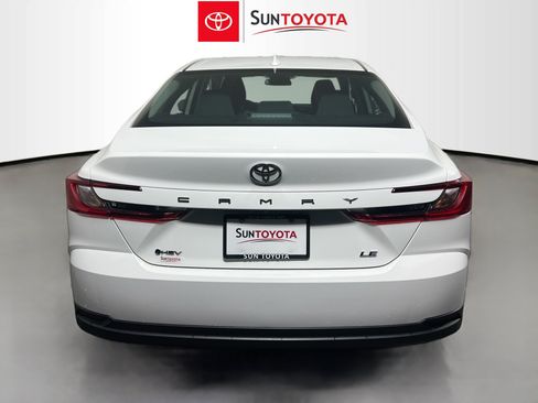 Used 2025 Toyota Camry LE FWD image 5