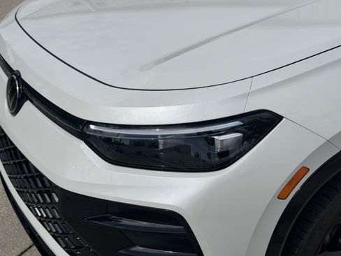New 2026 Volkswagen Tiguan SE R-Line AWD/4WD image 9