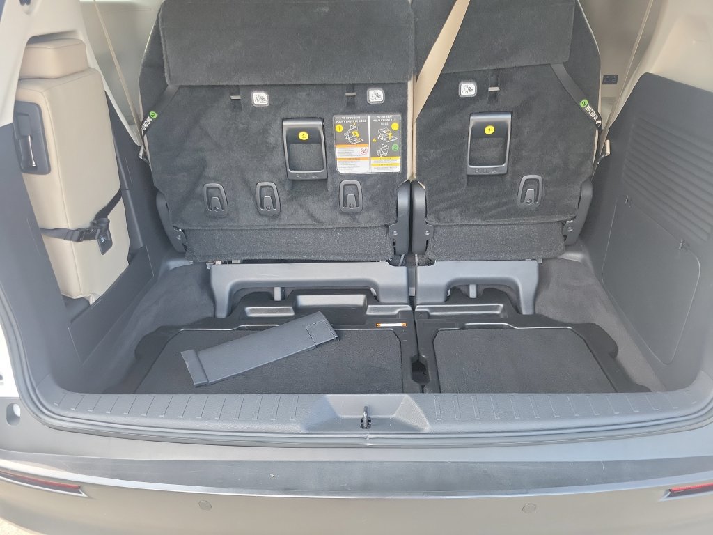 Certified 2022 Toyota Sienna XLE FWD image 27