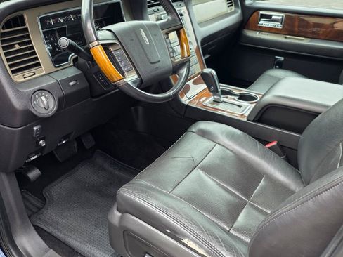 Used 2014 Lincoln Navigator 4WD image 21