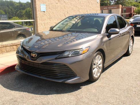 Used 2019 Toyota Camry LE FWD image 3