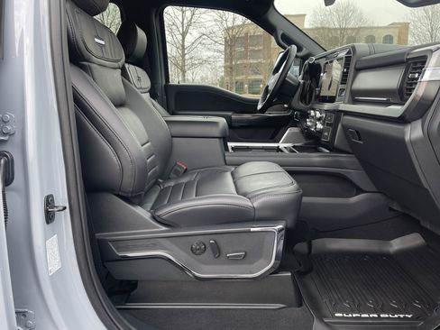 Used 2026 Ford F450 Platinum w/ FX4 Off-Road Package image 31