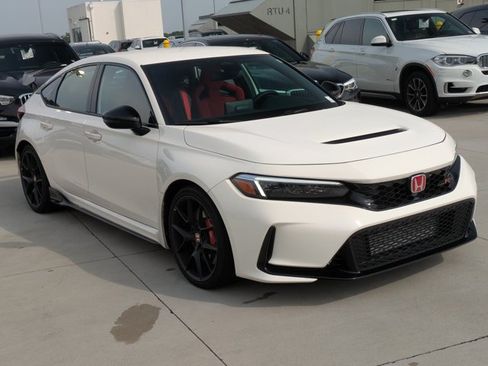 Used 2025 Honda Civic Type R image 3