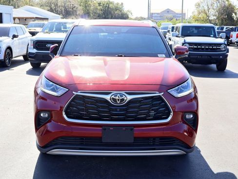 Used 2022 Toyota Highlander Platinum image 3