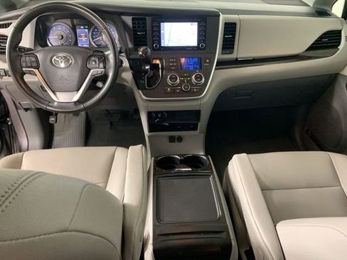 Used 2020 Toyota Sienna XLE Premium AWD/4WD image 36