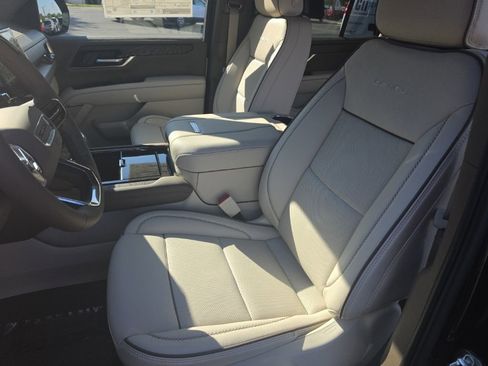 New 2026 GMC Yukon Denali w/ Denali Reserve Package AWD/4WD image 9