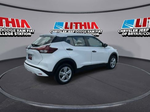 Used 2022 Nissan Kicks S FWD image 8