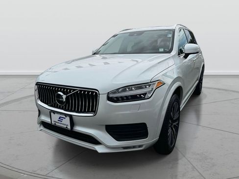 Used 2022 Volvo XC90 T6 Momentum w/ Climate Package image 2