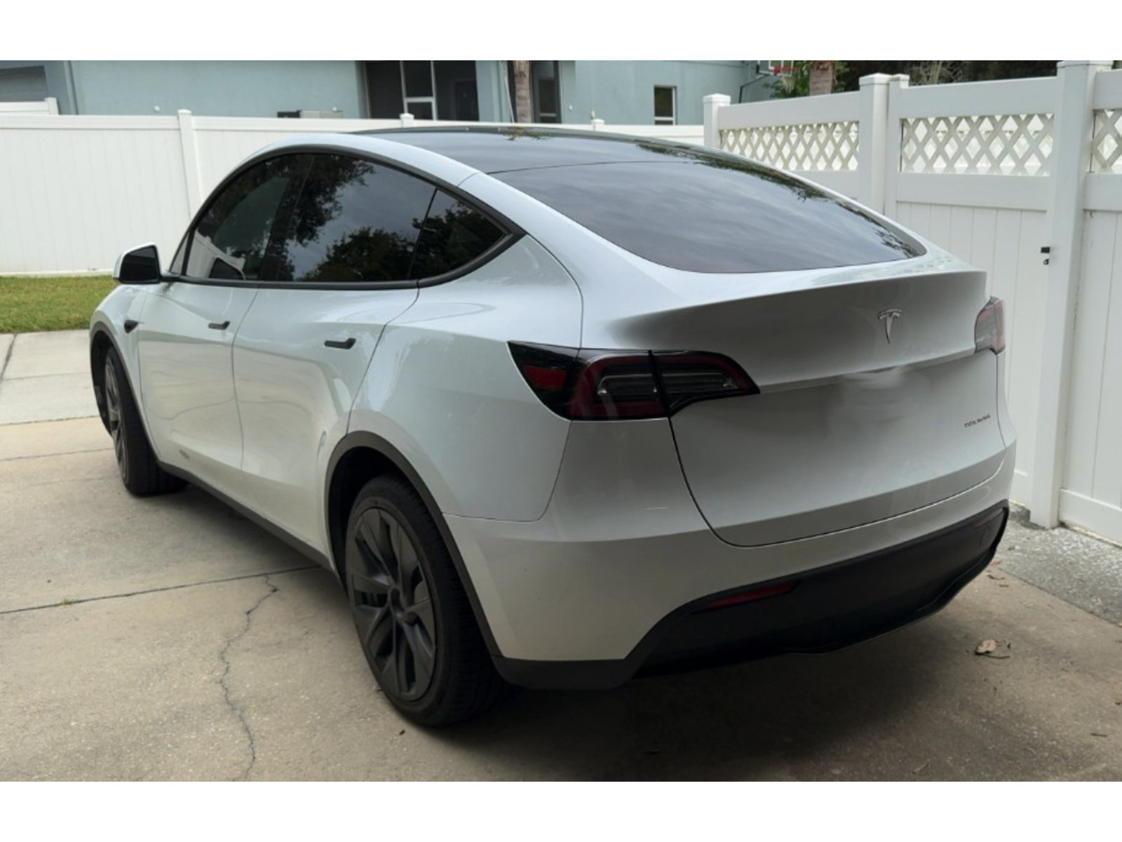 Used 2023 Tesla Model Y Long Range AWD/4WD image 3
